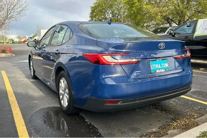 $29995 : Toyota Camry 2025 AWD LE 4dr image 6