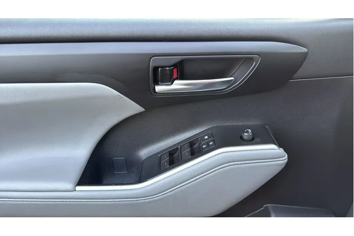 $22991 : Toyota Highlander 2021 XLE 4 image 10