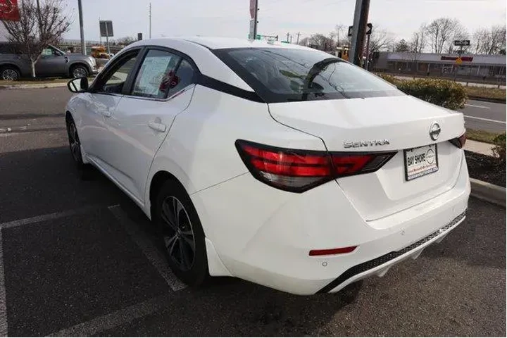 $17417 : Nissan Sentra 2023 SV 4dr Se image 8
