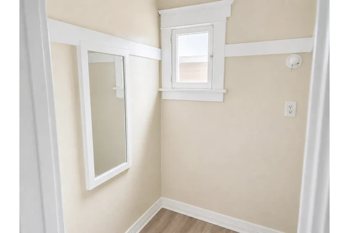 $1192 : Studio Pico-Union image 5