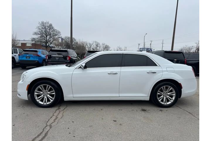 $8980 : 2016 300 4dr Sdn 300C RWD image 5