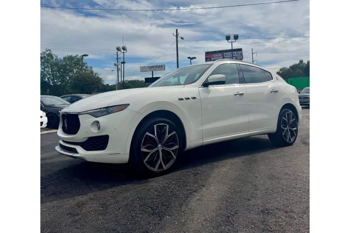 $17900 : 2017 Levante image 7