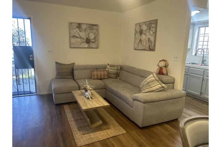 $1000 : Cuarto en Renta image 2