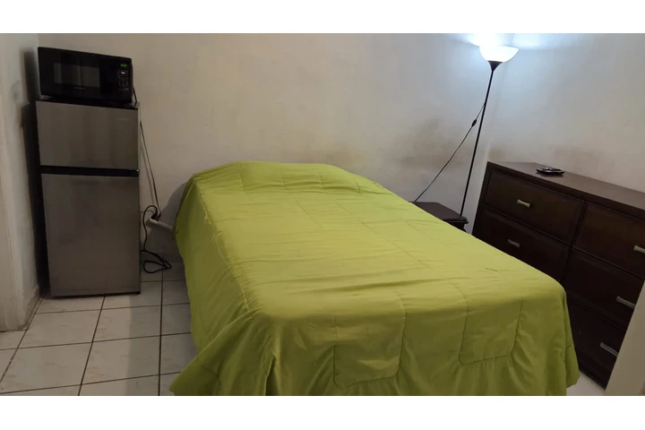 $900 : Cuarto todo incluido Kendall image 4