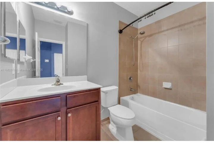 $3100 : 17461 SW 153rd Ct, Miami, FL image 9