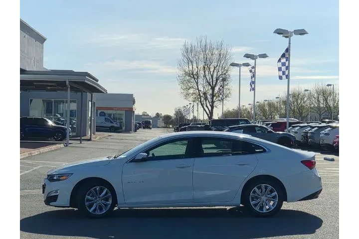 $21900 : Chevrolet Malibu 2023 LT 4dr image 7