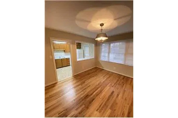 $1600 : Rental property with 2 bedro image 5