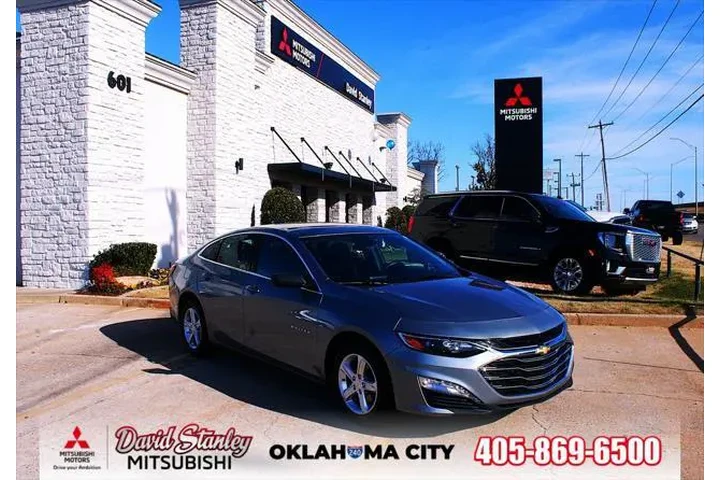 $20942 : Chevrolet Malibu 2024 LT 4dr image 1