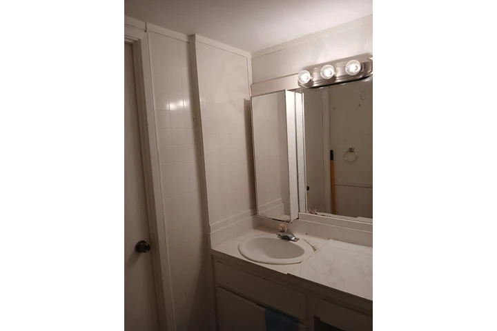 $650 : Rento cuarto solo dama image 7