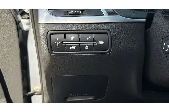 $11558 : Hyundai Genesis 2016 3.8L 4d image 7