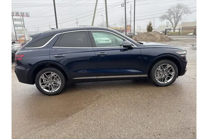 $33544 : Genesis GV70 2023 AWD 2.5T S image 6