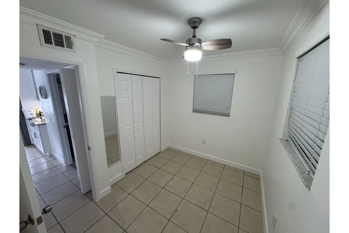 $2400 : 2 Bedroom, 1 Bathroom House image 5
