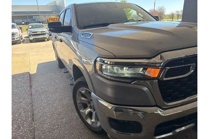 $38610 : Ram 1500 2025 4x4 Big Horn 4 image 6