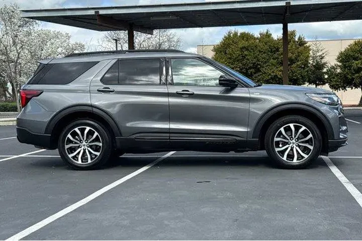 $34998 : Ford Explorer 2025 AWD ST-Li image 8
