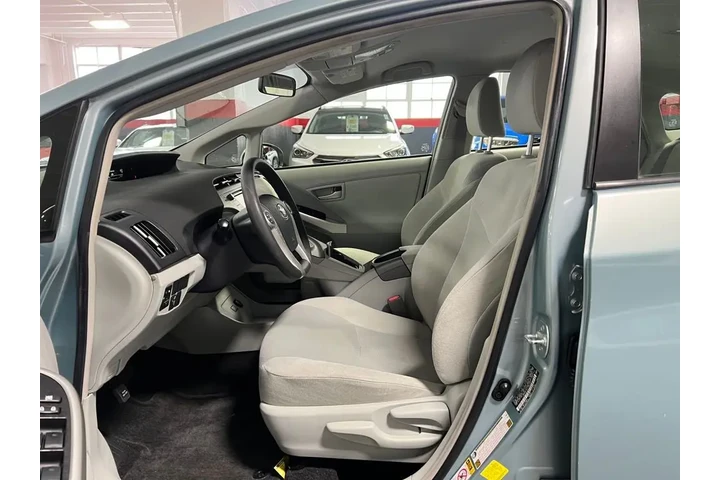 $11988 : 2015 Prius Two image 10