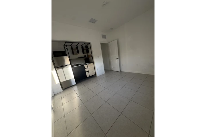 $1550 : Miami in great location image 8