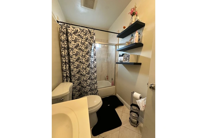 $900 : Cuarto en renta image 6