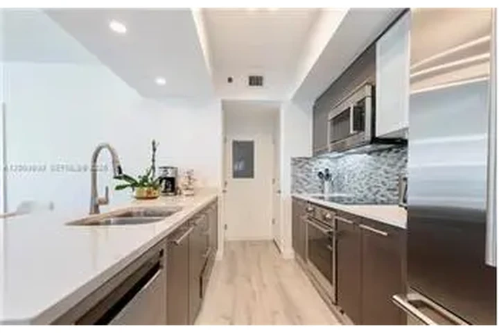 $4000 : Rental property with 2 bedro image 4