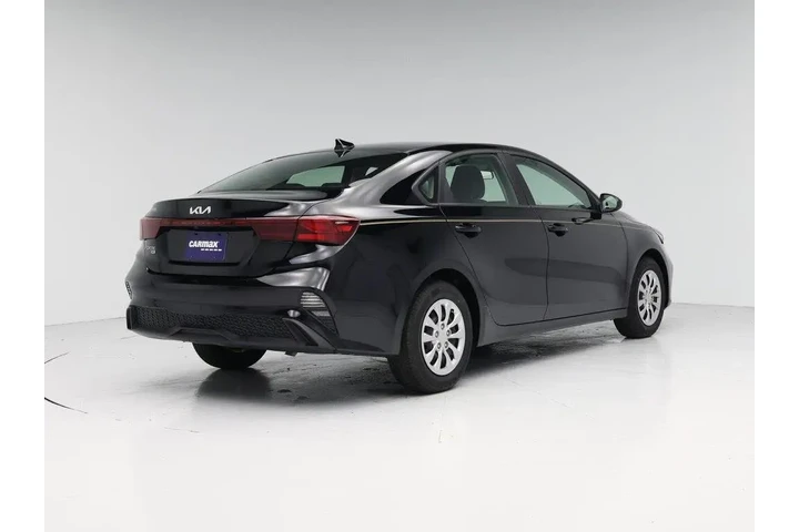 $19998 : Kia Forte 2024 LX 4dr Sedan image 8