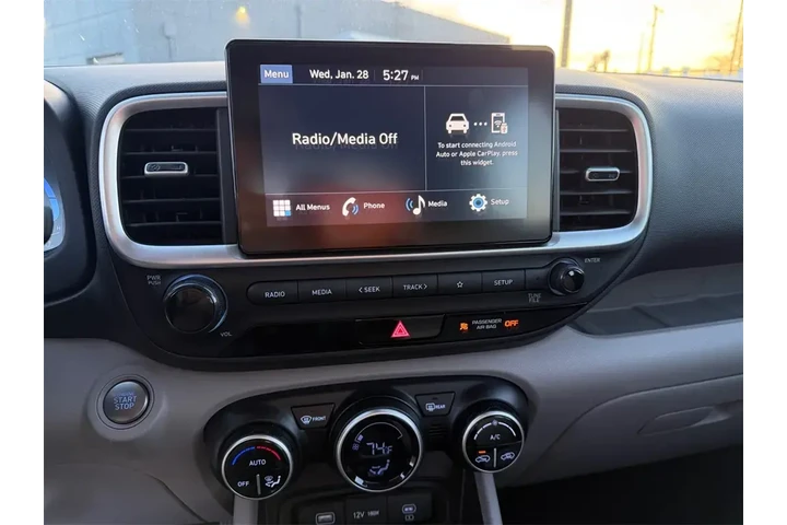 $21500 : Hyundai VENUE 2025 SEL 4dr C image 8