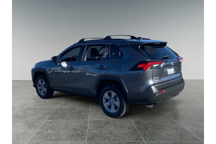 $30399 : Toyota RAV4 2022 XLE 4dr SUV image 3