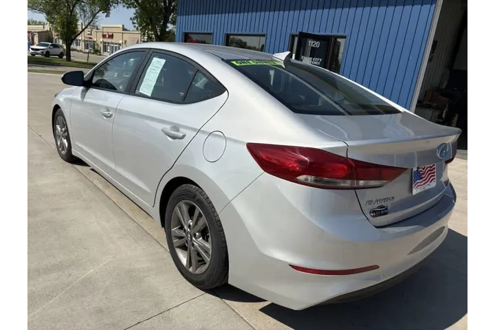 $13990 : 2018 Elantra SEL image 9