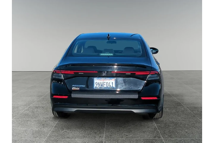 $26687 : Honda Accord 2024 LX 4dr Sed image 4