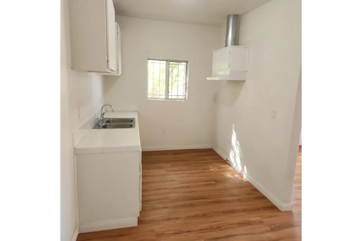 $2350 : Apartamento en Compton image 7