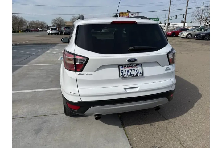 $9999 : 2018 Escape SE image 5