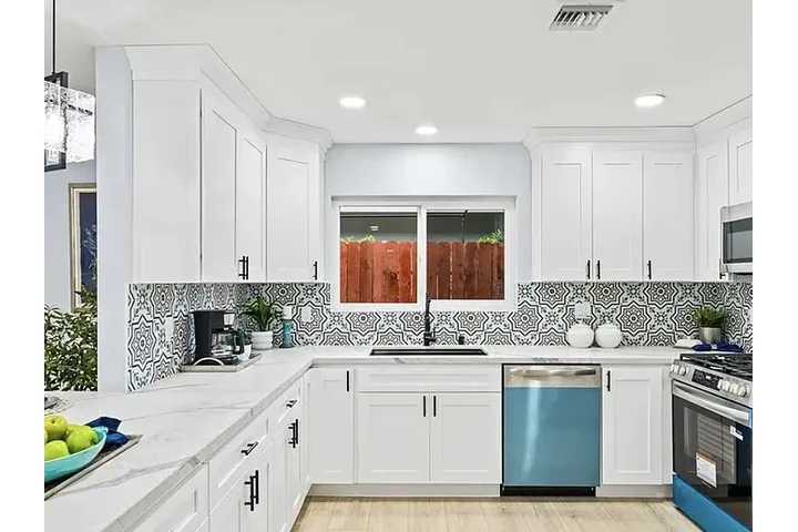 $2000 : HOUSE FOR RENT image 5