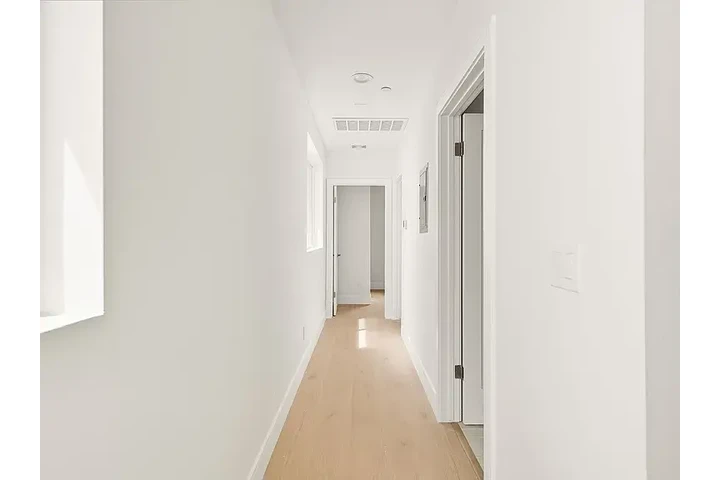 $2395 : Beautiful Home 2B/1B image 6
