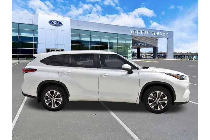 $33995 : Toyota Highlander 2023 XSE 4 image 5