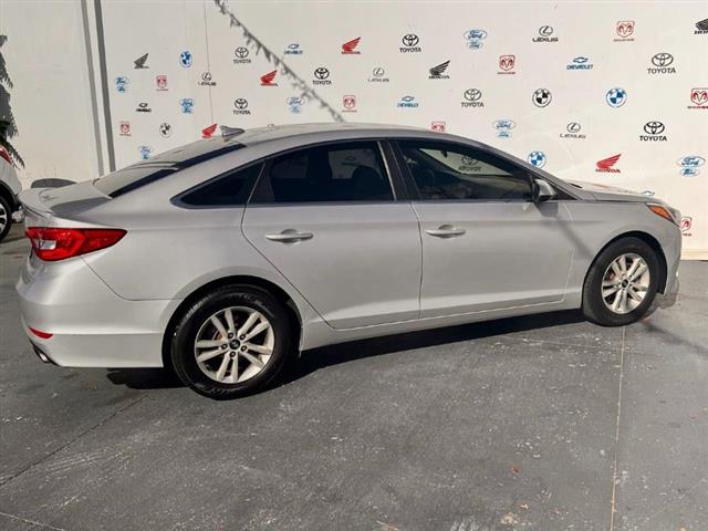 $10995 : Used 2015 Sonata 4dr Sdn 2.4L image 2