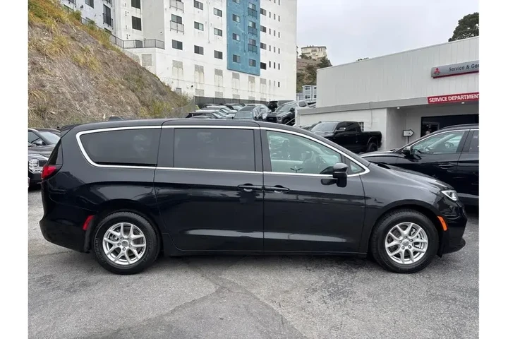 $21988 : Chrysler Pacifica 2023 Touri image 8