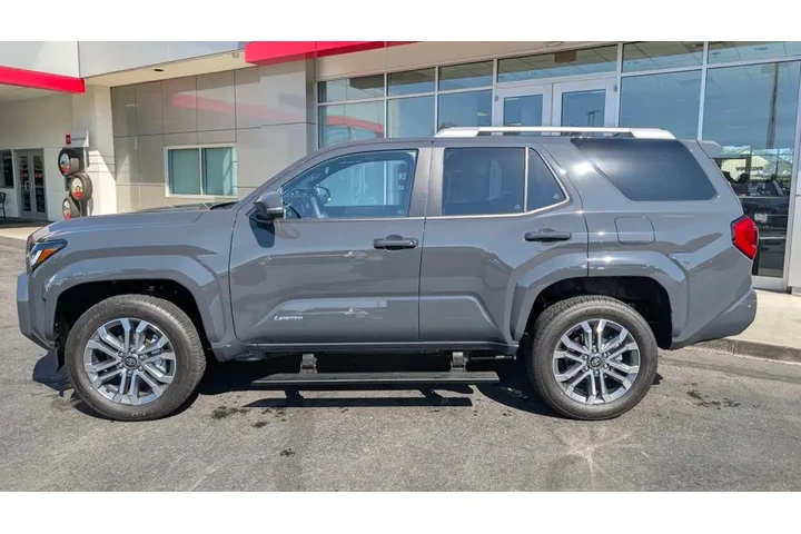 $61899 : Gold Certified2025 4Runner Li image 10