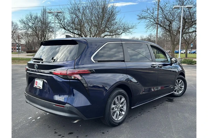 $32447 : Silver Certified 2021 Sienna image 10
