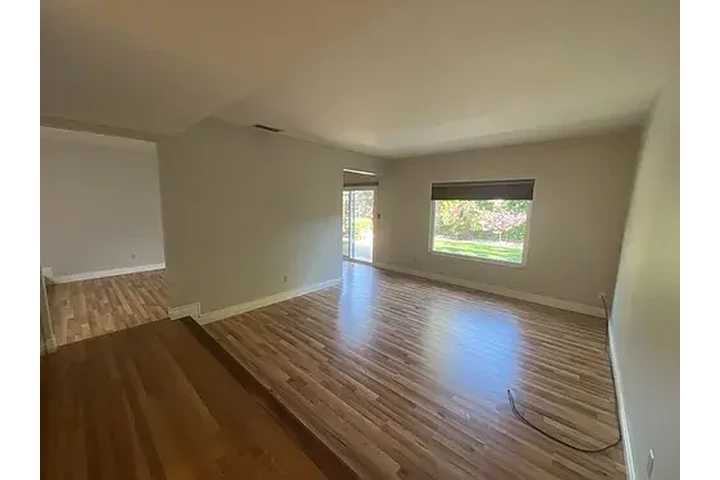 $1250 : Esta hermosa casa de 3 dormito image 3