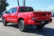 2021 Toyota Tacoma thumbnail