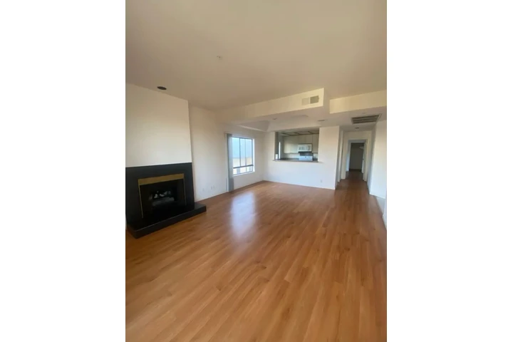 $1975 : 2 Bedroom Apt in Lynwood image 3