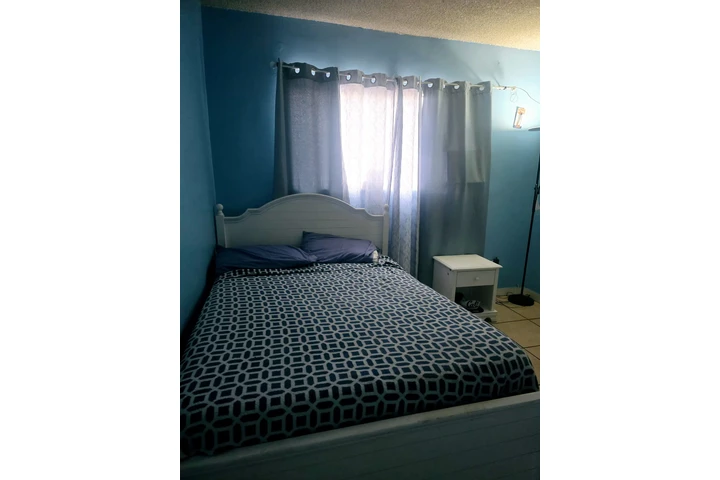 $900 : Rento cuarto amueblado image 4