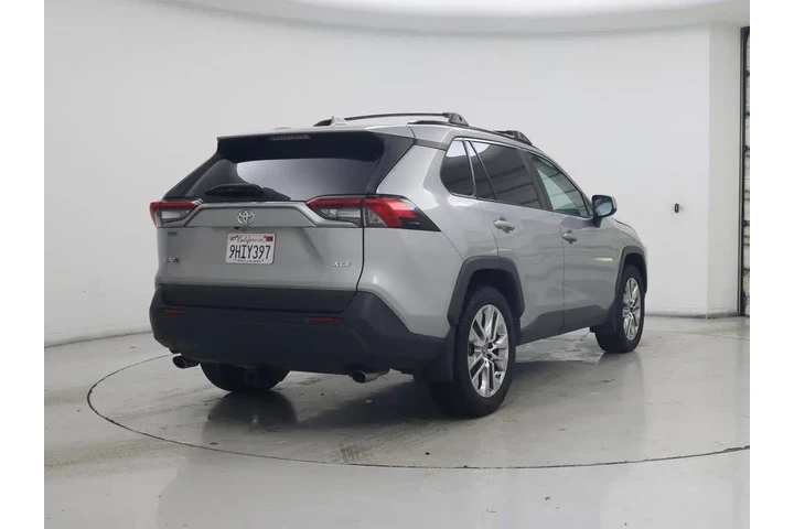 $23998 : Toyota RAV4 2019 XLE Premium image 8