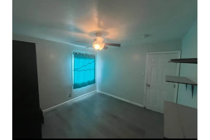 $850 : Se Renta Cuarto image 3