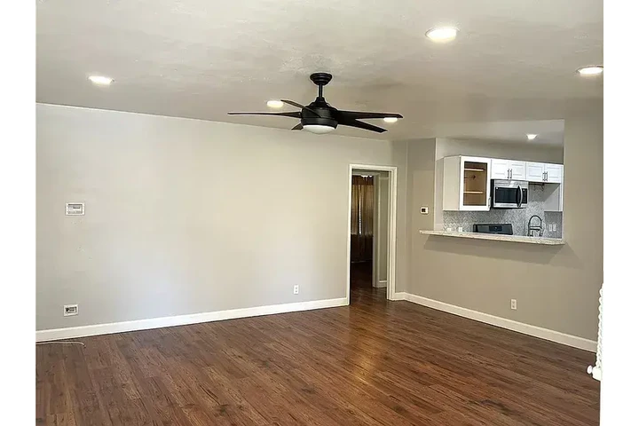 $900 : Fully Remodeled 2 Bedroom | 1 image 3