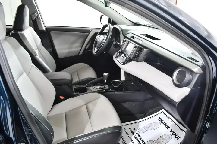 $17955 : Toyota RAV4 2017 AWD Limited image 10