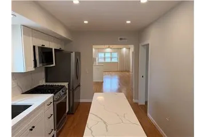 $5400 : Rental property with 4 bedro image 2