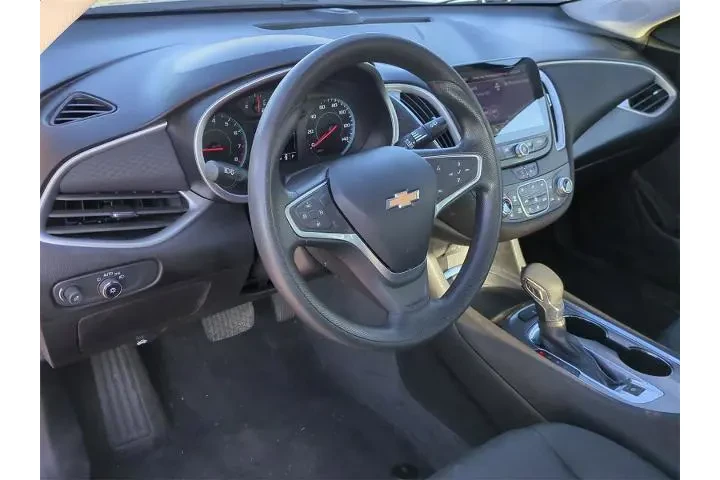 $17685 : Chevrolet Malibu 2022 LT 4dr image 10