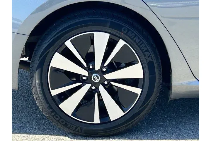 $16659 : Nissan Altima 2022 2.5 SV 4d image 7