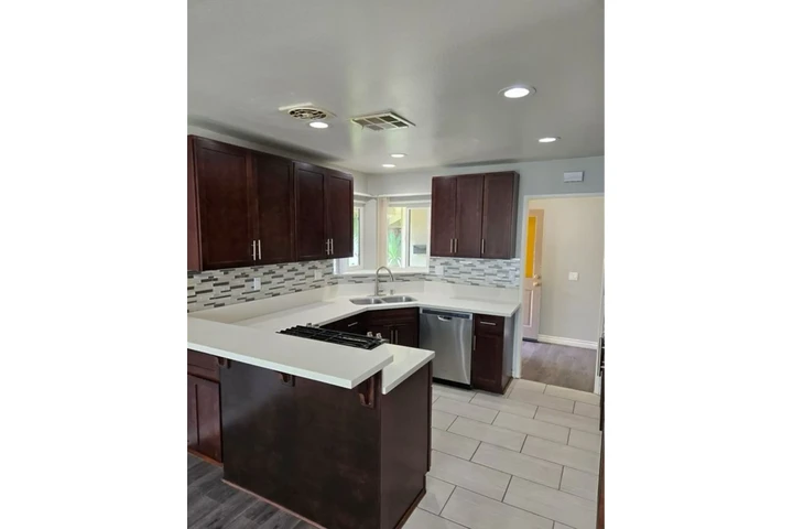 $2535 : 3Bed Home in W Pico Boulevard image 4