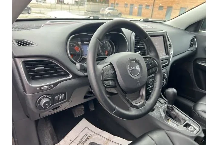 $18930 : Jeep Cherokee 2020 4x4 Trail image 7