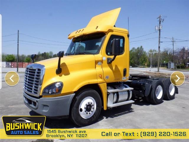 $24995 : Used 2015 CASCADIA Tractor Tr image 3